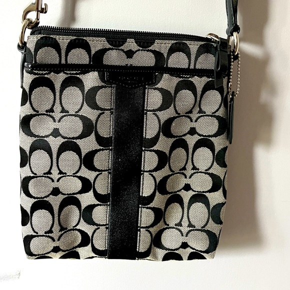 Coach cross body purse - Picture 1 of 3